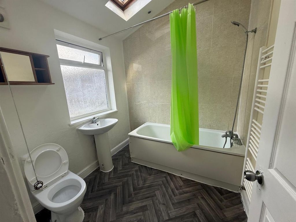 Property photo 1 of 8 Bathroom.Jpg
