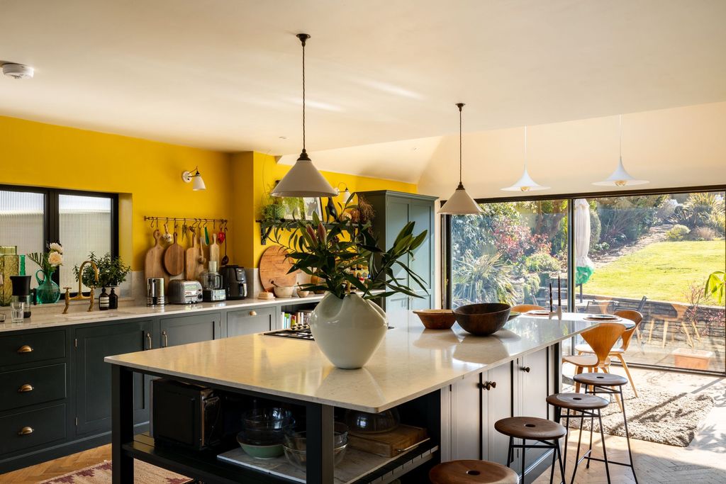 Property photo 2 of 31