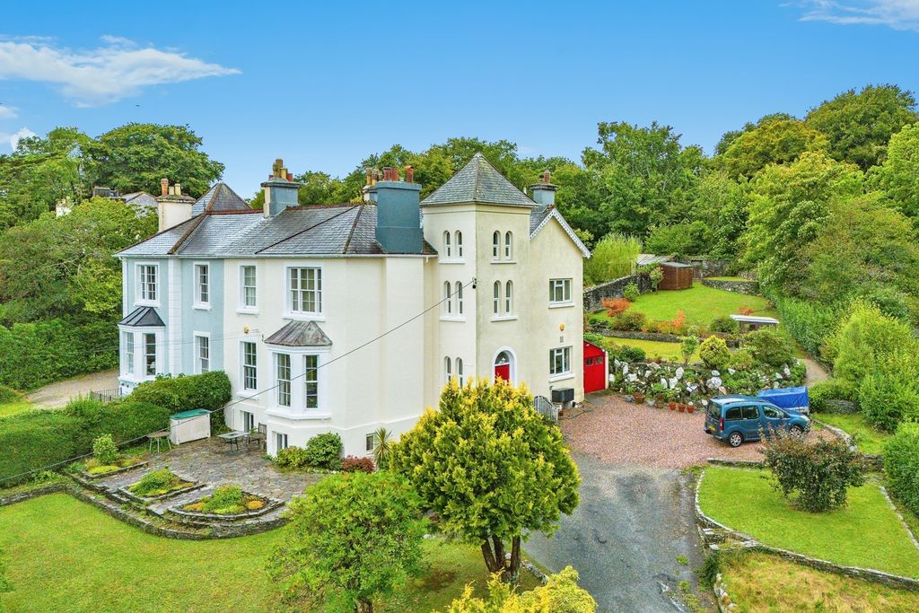 Property photo 1 of 32 Abbey Towers