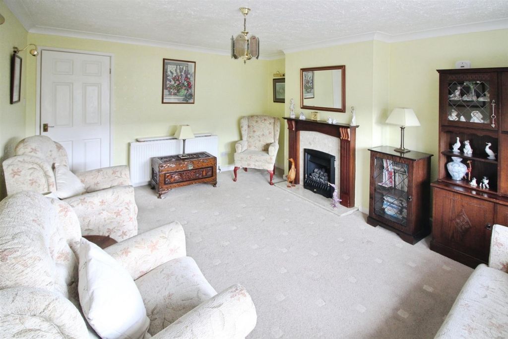 Property photo 2 of 10 Lounge
