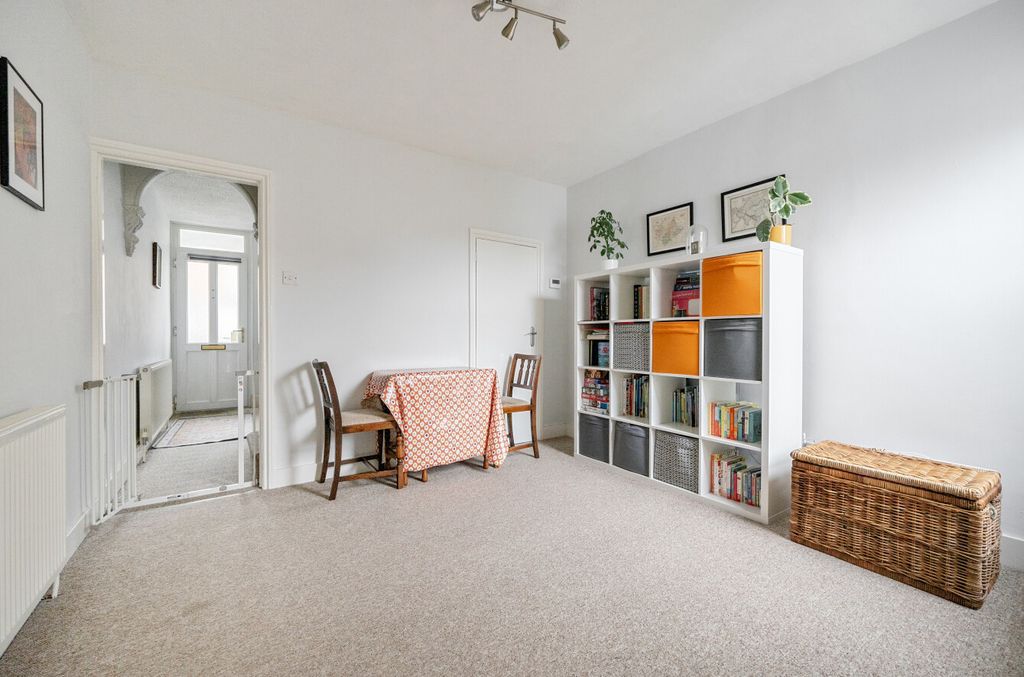 Property photo 3 of 16 1387845-7-693c1Ec...