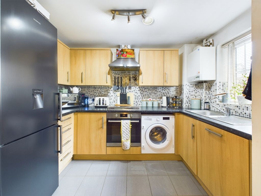 Property photo 3 of 7 Lrg_Cam02533G0-Pr0051-Still012