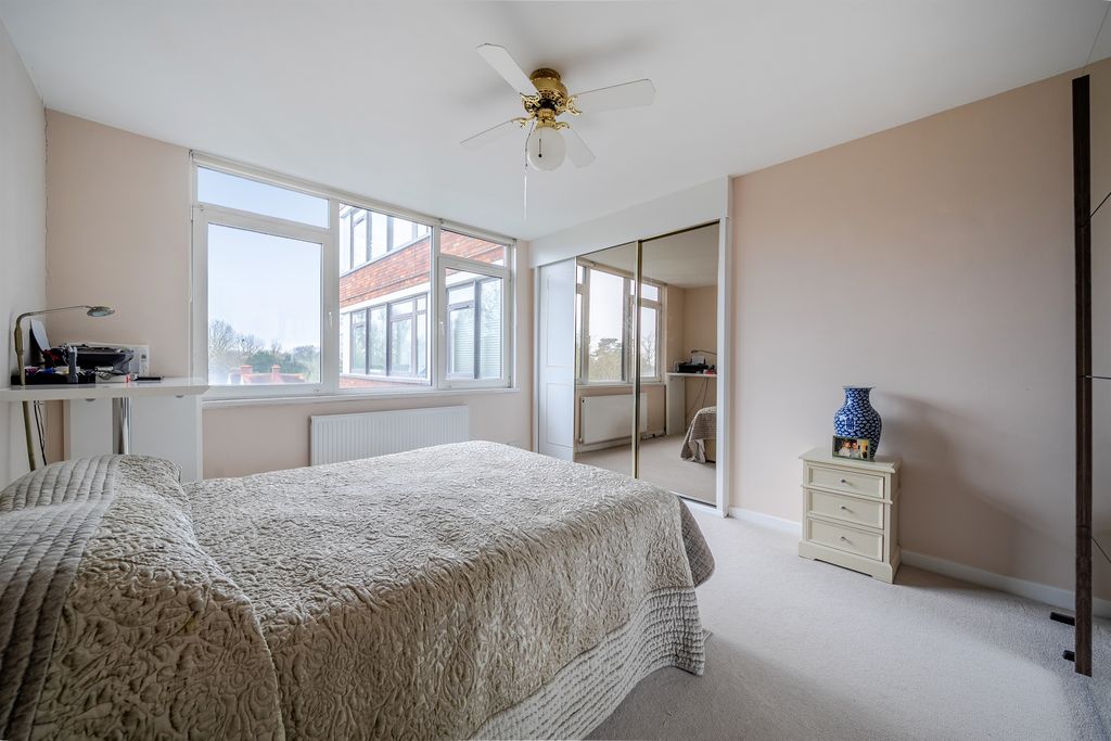 Additional image 8 of 2 bed flat for saleRay Mead Road, Maidenhead SL6