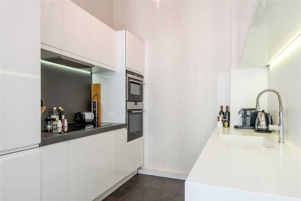 Property photo 2 of 14 Reception/Kitchen