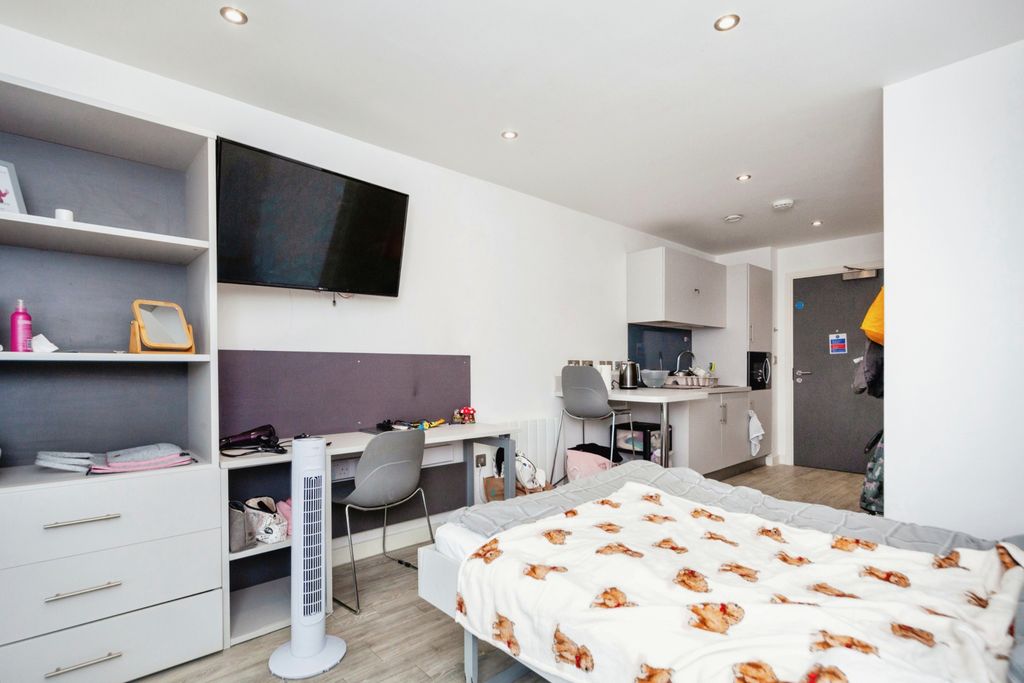Property photo 1 of 15 Studio
