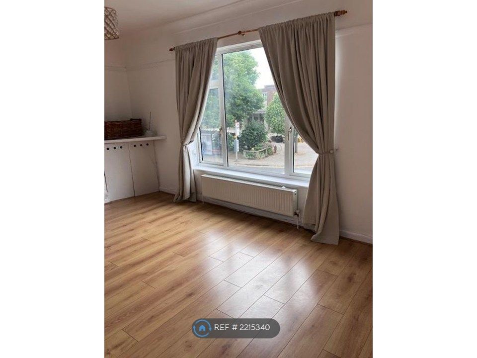 Property photo 3 of 6 Living Room