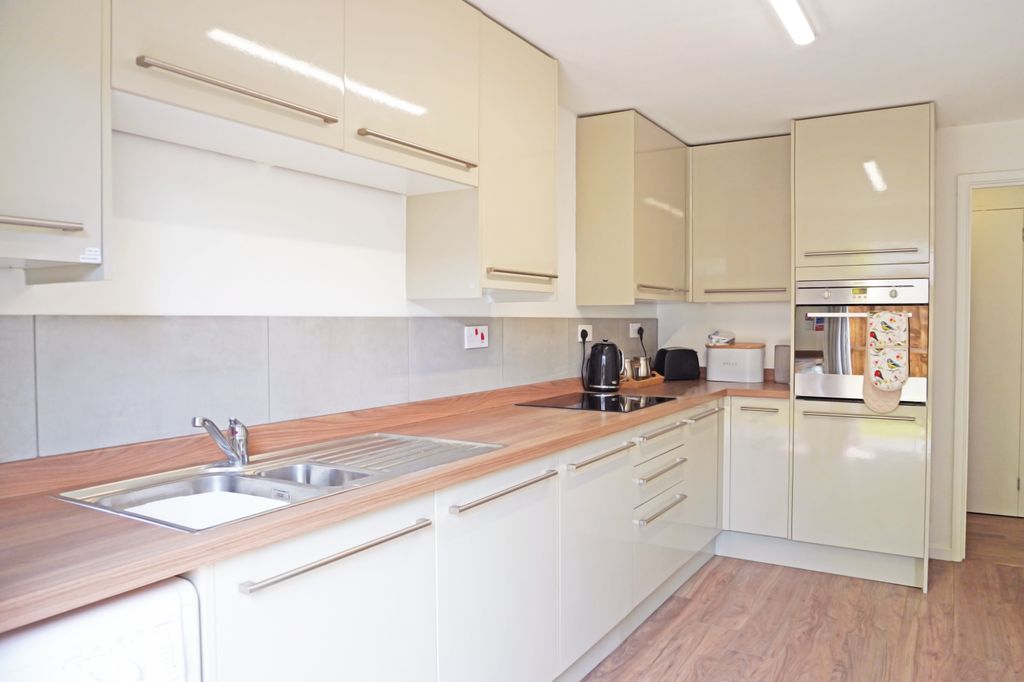 Property photo 2 of 9 2