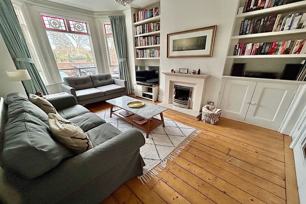 Property photo 2 of 25 Living Room