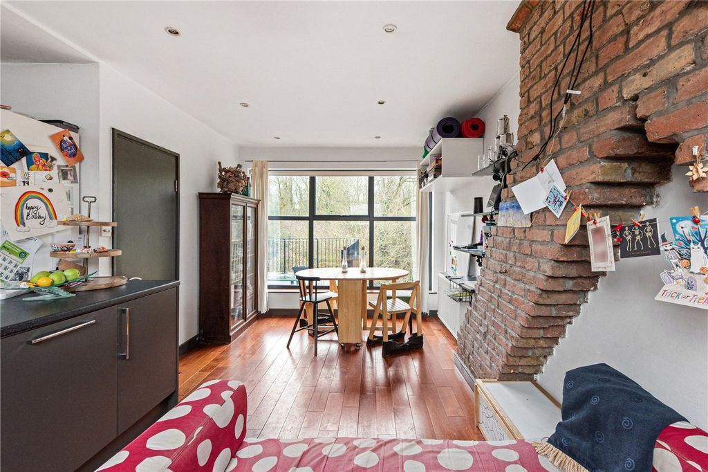 Property photo 2 of 13 Picture No. 21