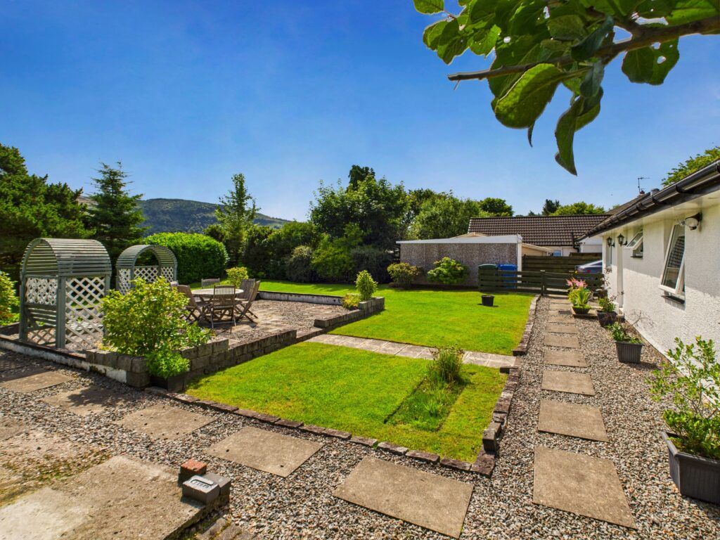 Property photo 2 of 28