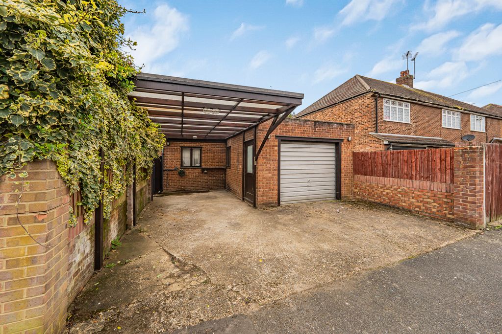 Property photo 2 of 21