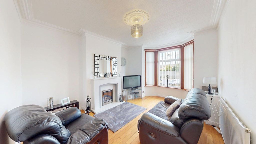 Property photo 2 of 12 Lounge