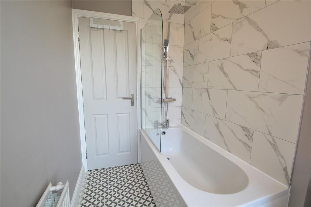 Property photo 3 of 14 Bathroom Shot 2.Jpg