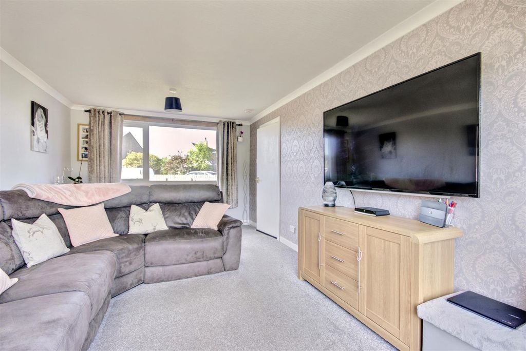 Property photo 3 of 19 Sitting Room
