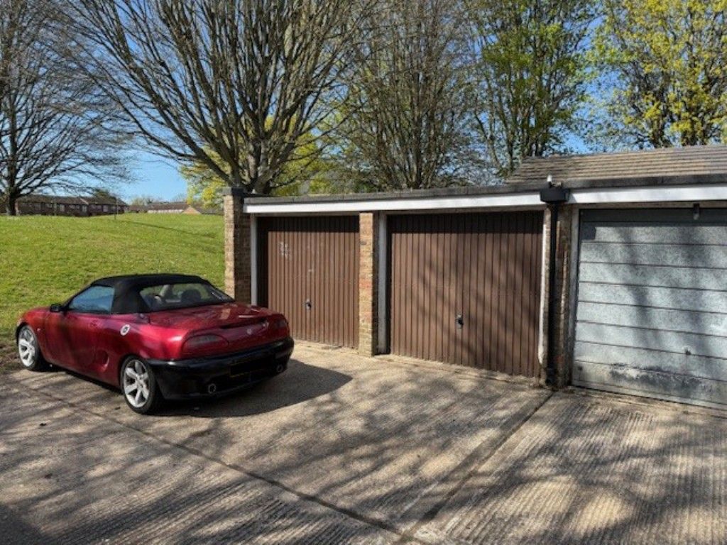 Property photo 2 of 4 Garages