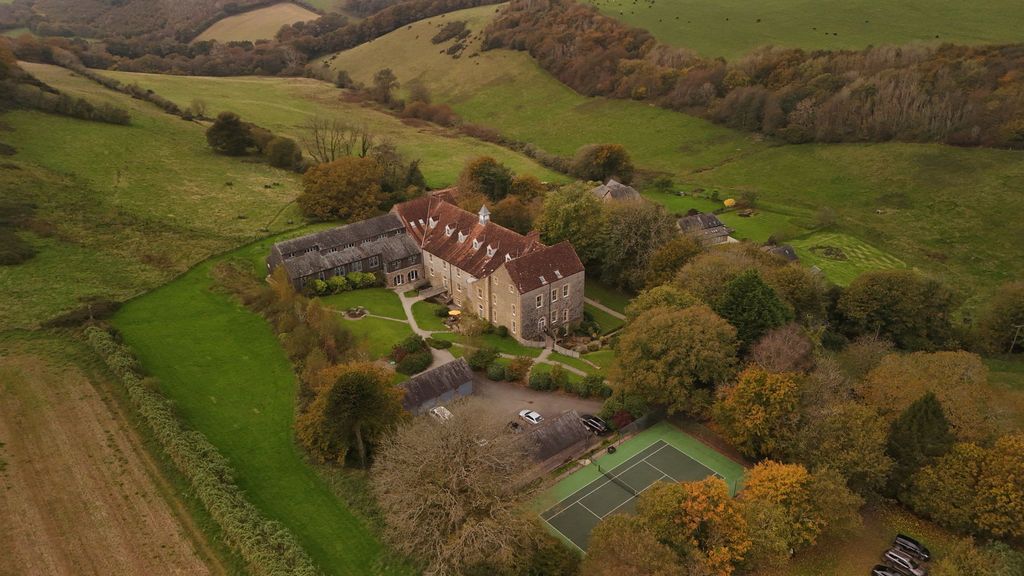 Property photo 3 of 28