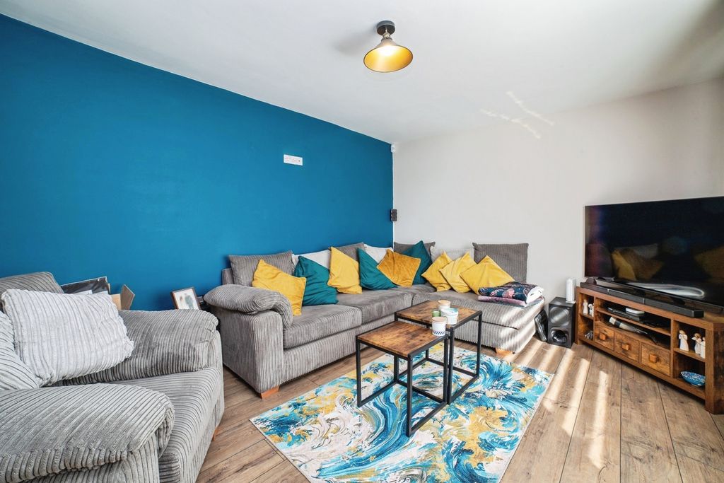 Property photo 2 of 20 Pbox-Img.Jpg