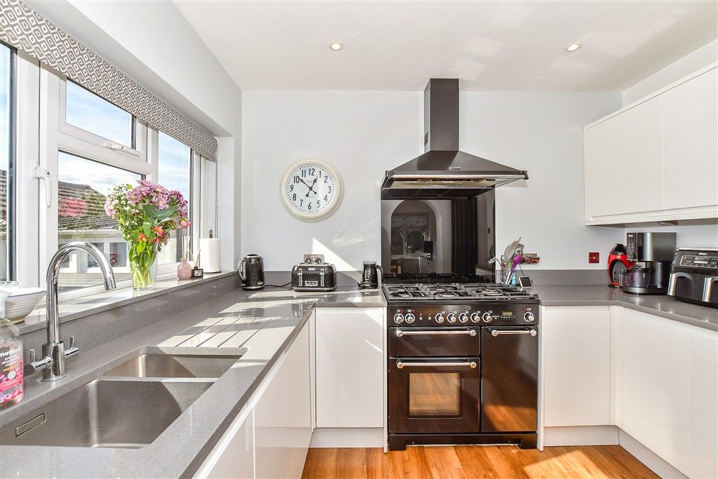 Property photo 3 of 16 Kitchen