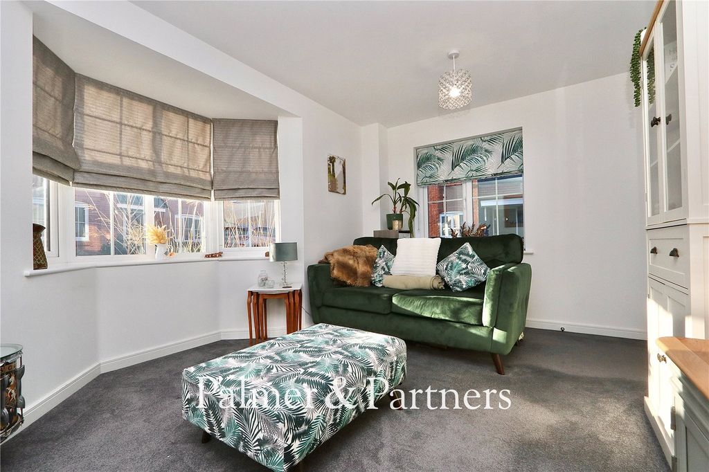 Property photo 3 of 28 Picture No. 05