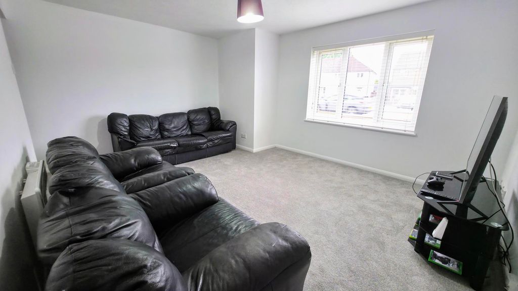 Property photo 1 of 9 Lounge