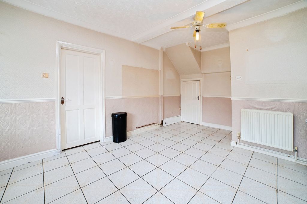 Property photo 3 of 17 Photo