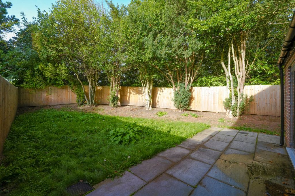 Property photo 2 of 18 Picture No. 24