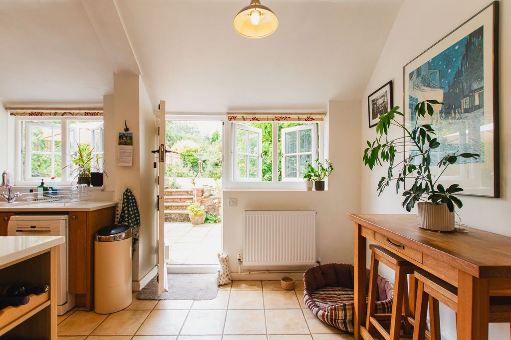 Property photo 2 of 34