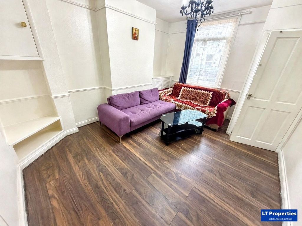 Property photo 2 of 17