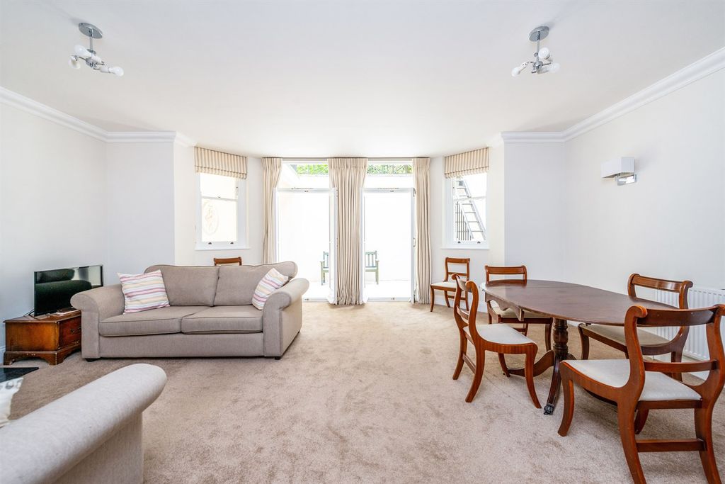 Property photo 1 of 15 (Main)