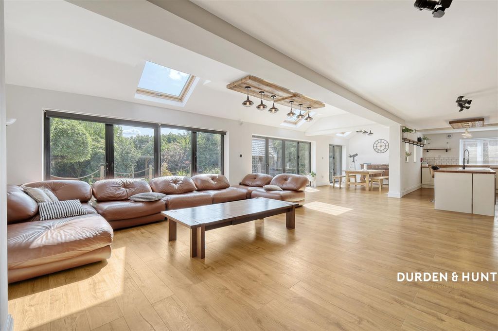 Property photo 3 of 40 Hamlet Hill
