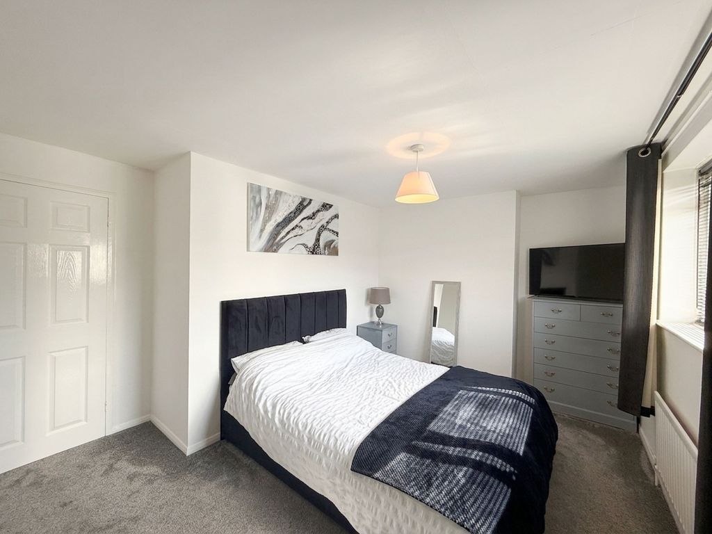 Property photo 3 of 7 Bedroom One