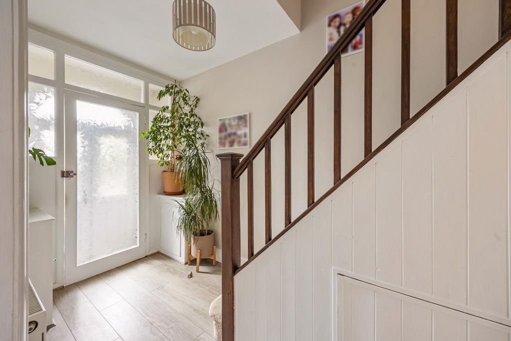 Property photo 3 of 33