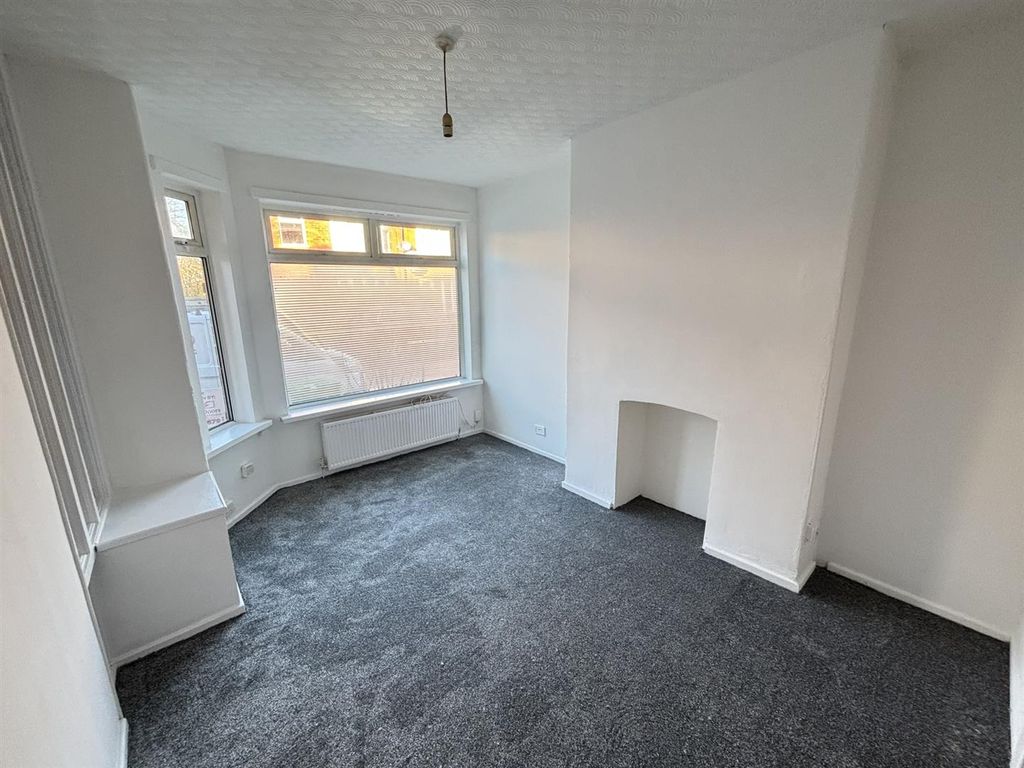 Property photo 2 of 18 Front Reception