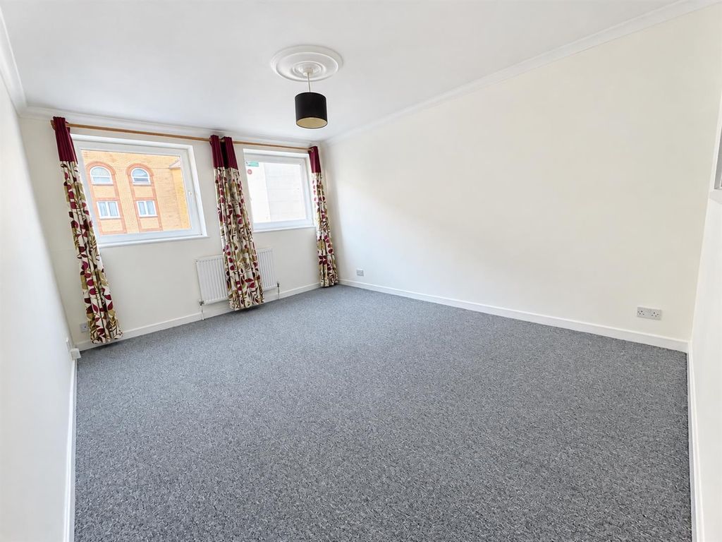 Property photo 2 of 5 A7E0Bcb0-10F1-446E-Af99-2Bfeaa33F9F6.Png