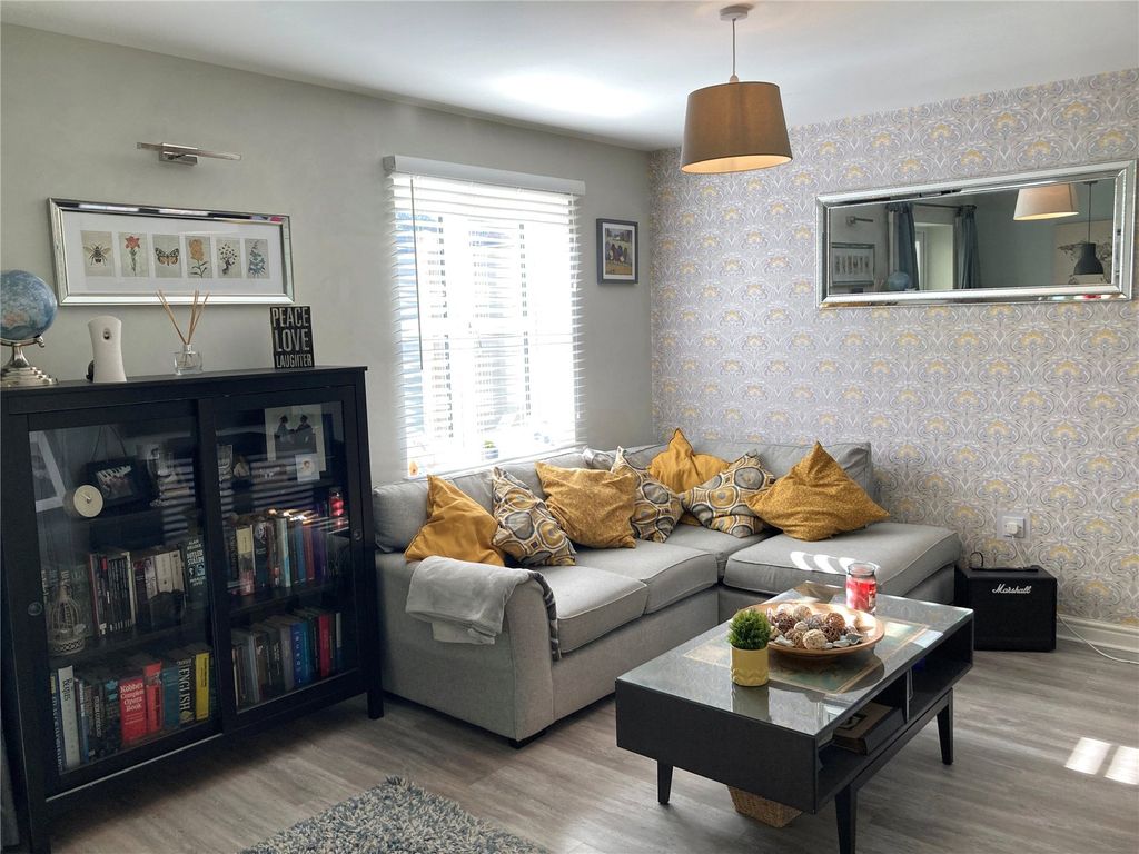 Property photo 2 of 31 Lounge