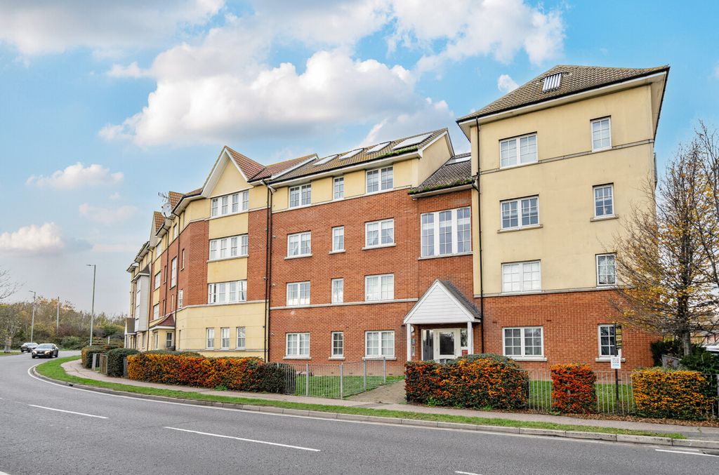 Property photo 2 of 18