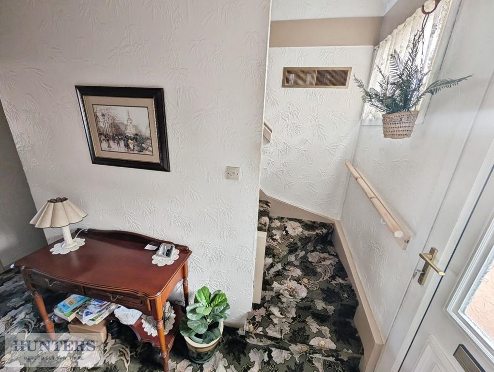 Property photo 3 of 15 Entrance Hallway
