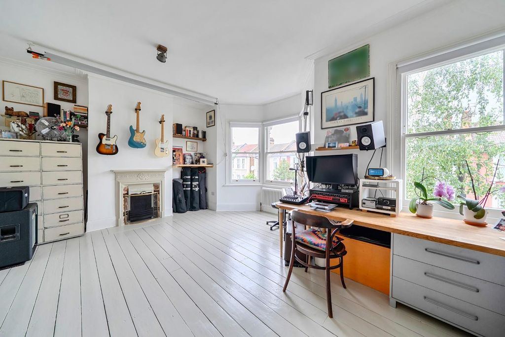 Property photo 3 of 20 1469074-13-6A19A5c6Ea441.Jpg