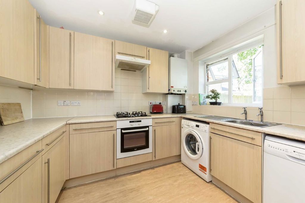 Property photo 1 of 4