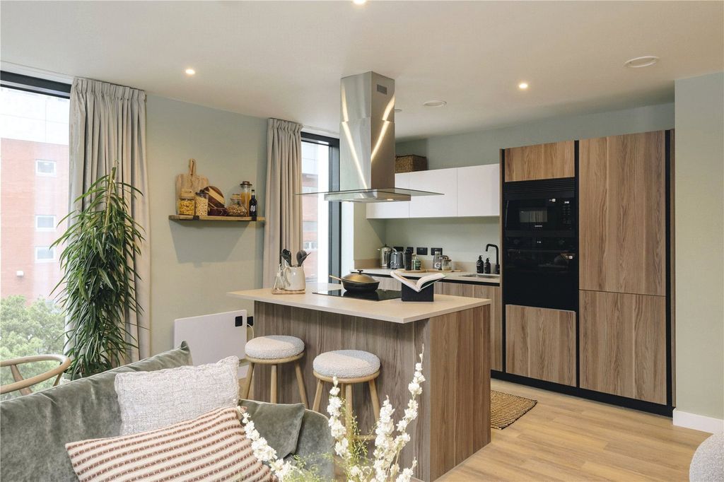 Property photo 1 of 17 Kitchen