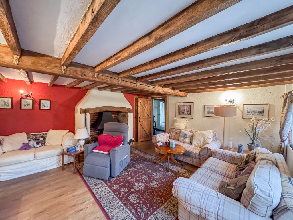 Property photo 2 of 27 96 Living Room