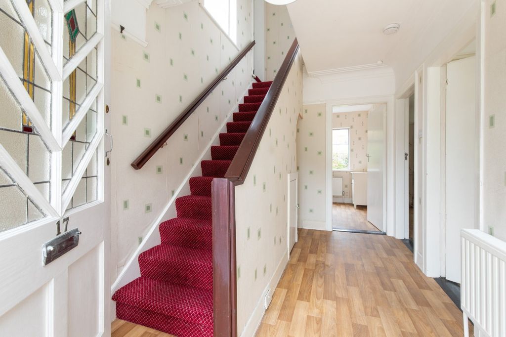 Property photo 2 of 13 Hallway