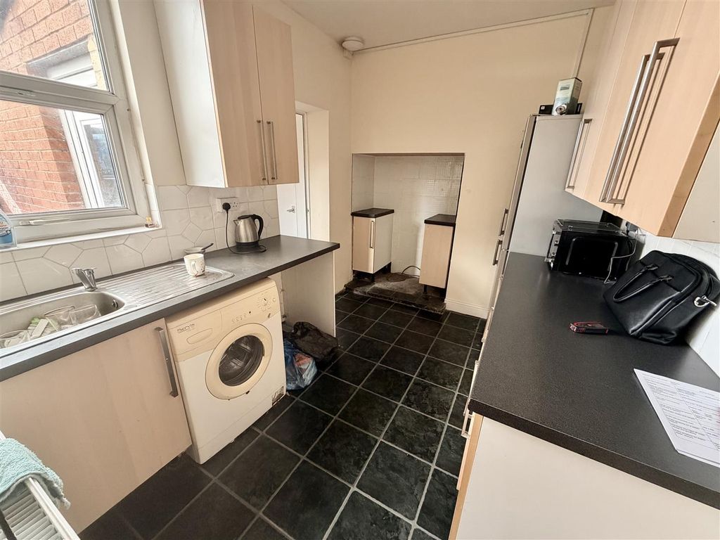 Property photo 3 of 15 Kitchen