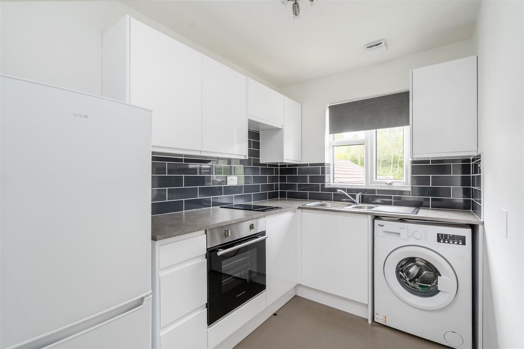 Property photo 2 of 7 95 Poplar Road_5.Jpg