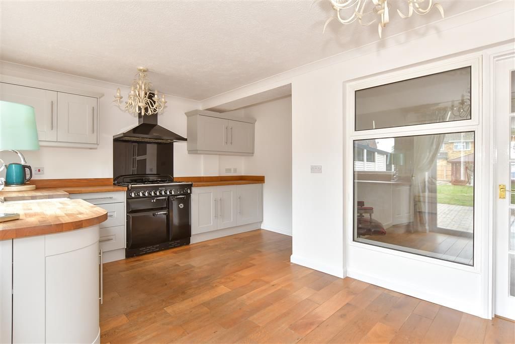 Property photo 3 of 18 Kitchen/Breakfast Room