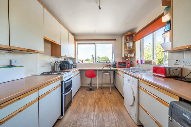 Property photo 2 of 18 Kitchen