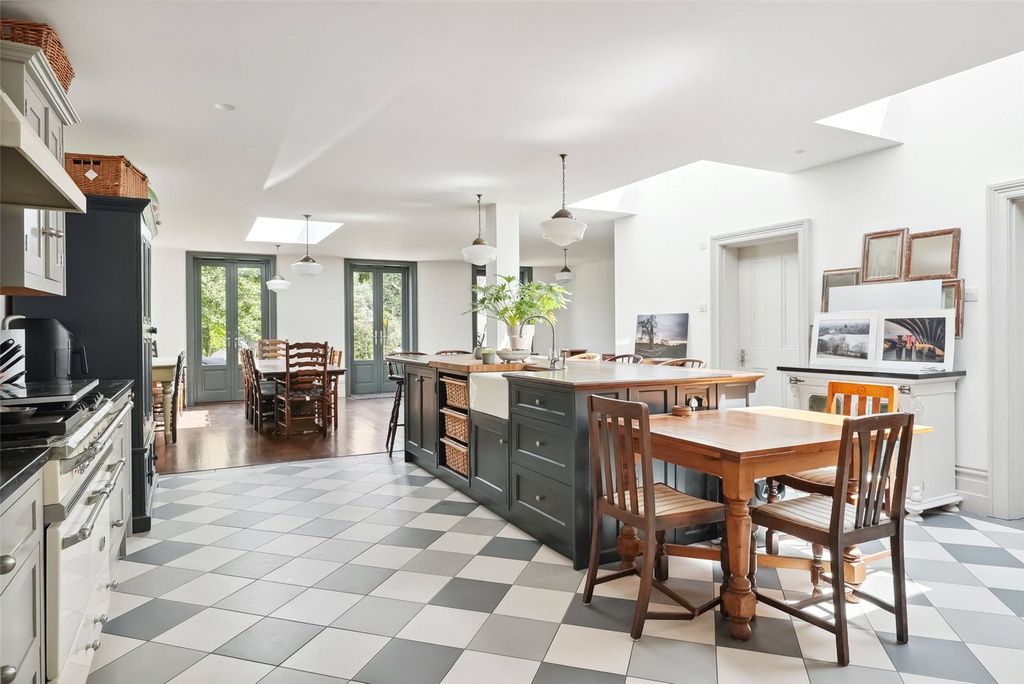 Property photo 1 of 22 Picture No. 11