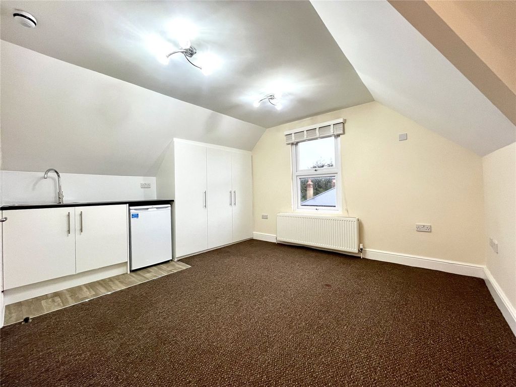 Property photo 2 of 8 Room