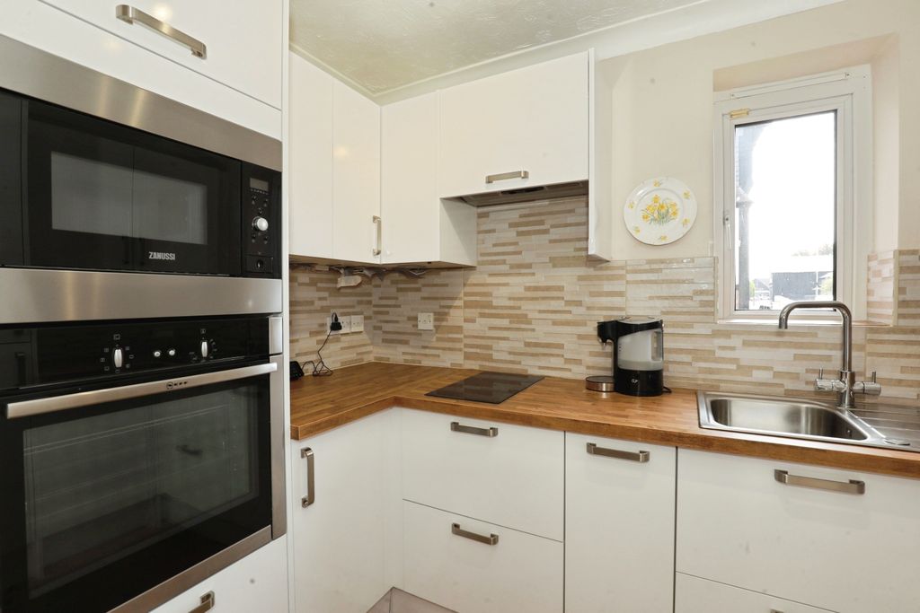Property photo 1 of 14 Kitchen