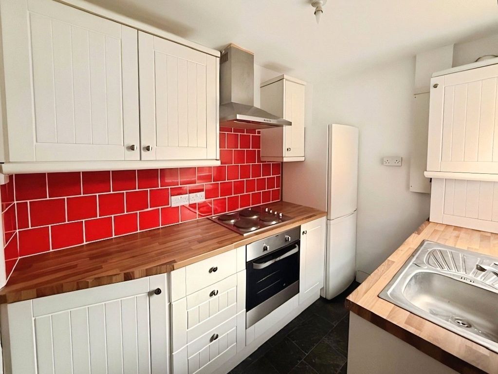 Property photo 2 of 9 Kitchen